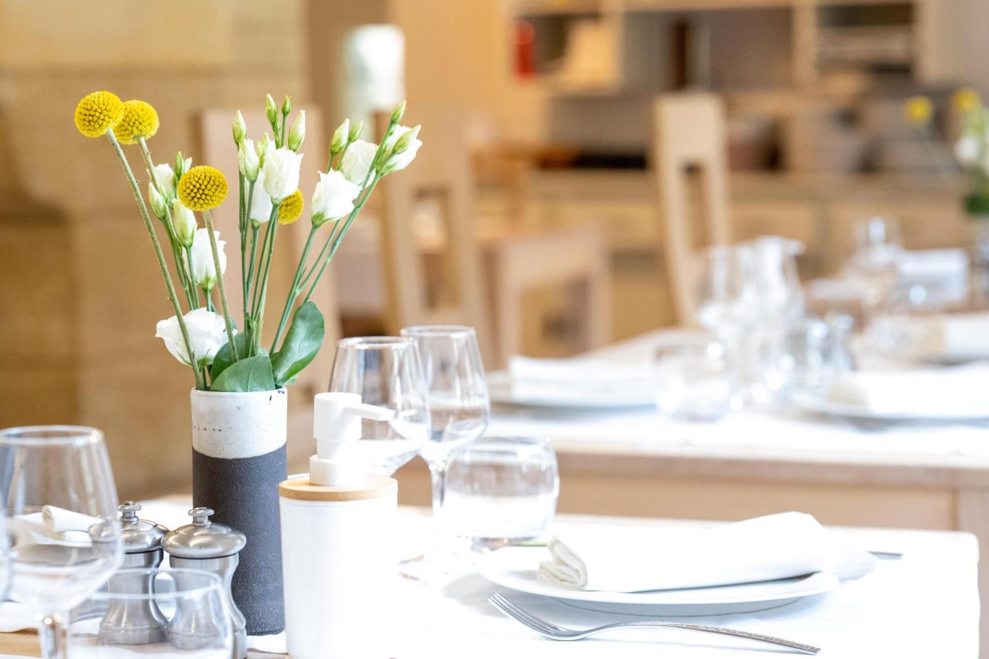 Hotel Restaurant Le Relays Du Chasteau - Logis Hotel Brousse-le-Chateau 外观 照片