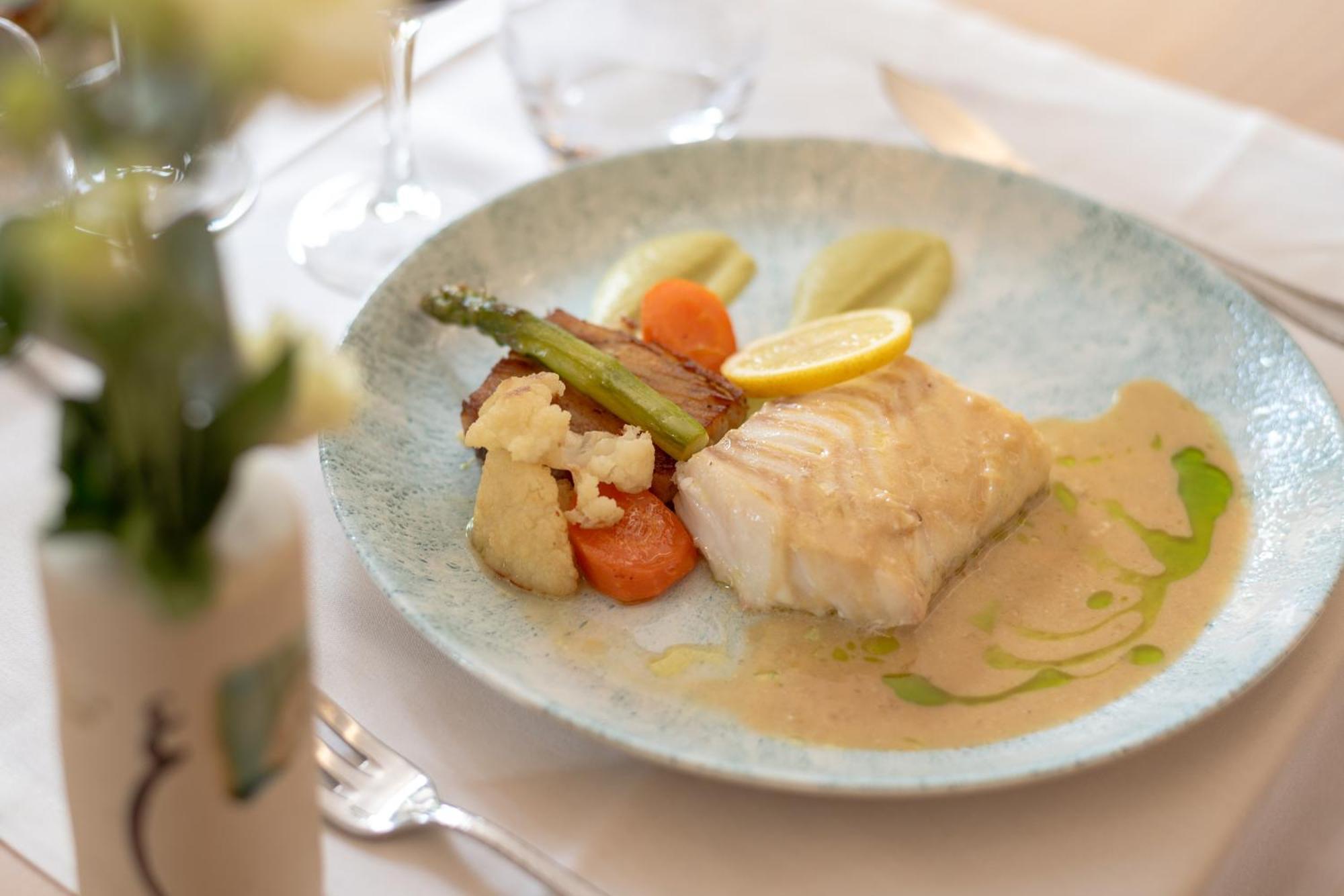Hotel Restaurant Le Relays Du Chasteau - Logis Hotel Brousse-le-Chateau 外观 照片