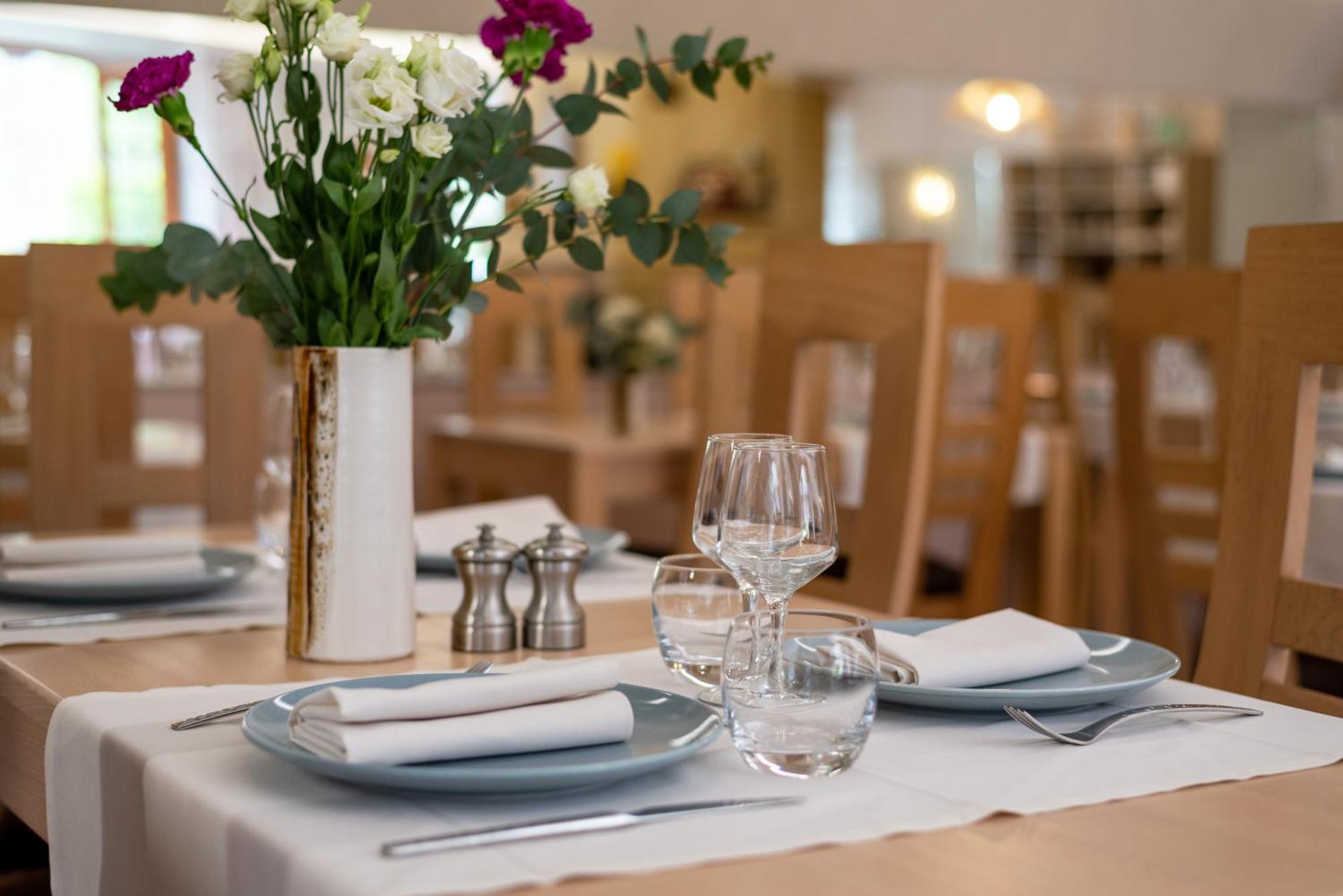 Hotel Restaurant Le Relays Du Chasteau - Logis Hotel Brousse-le-Chateau 外观 照片
