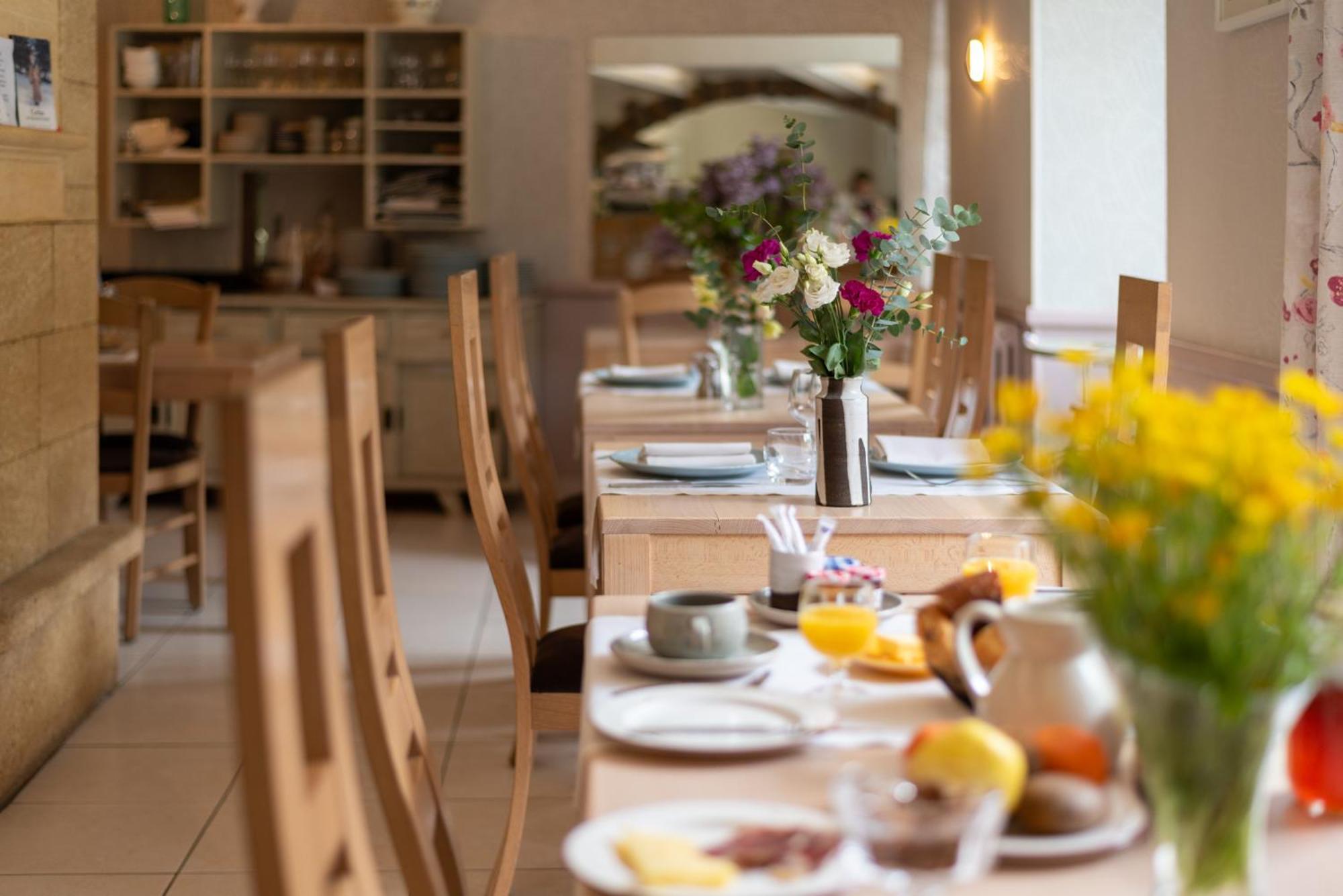 Hotel Restaurant Le Relays Du Chasteau - Logis Hotel Brousse-le-Chateau 外观 照片