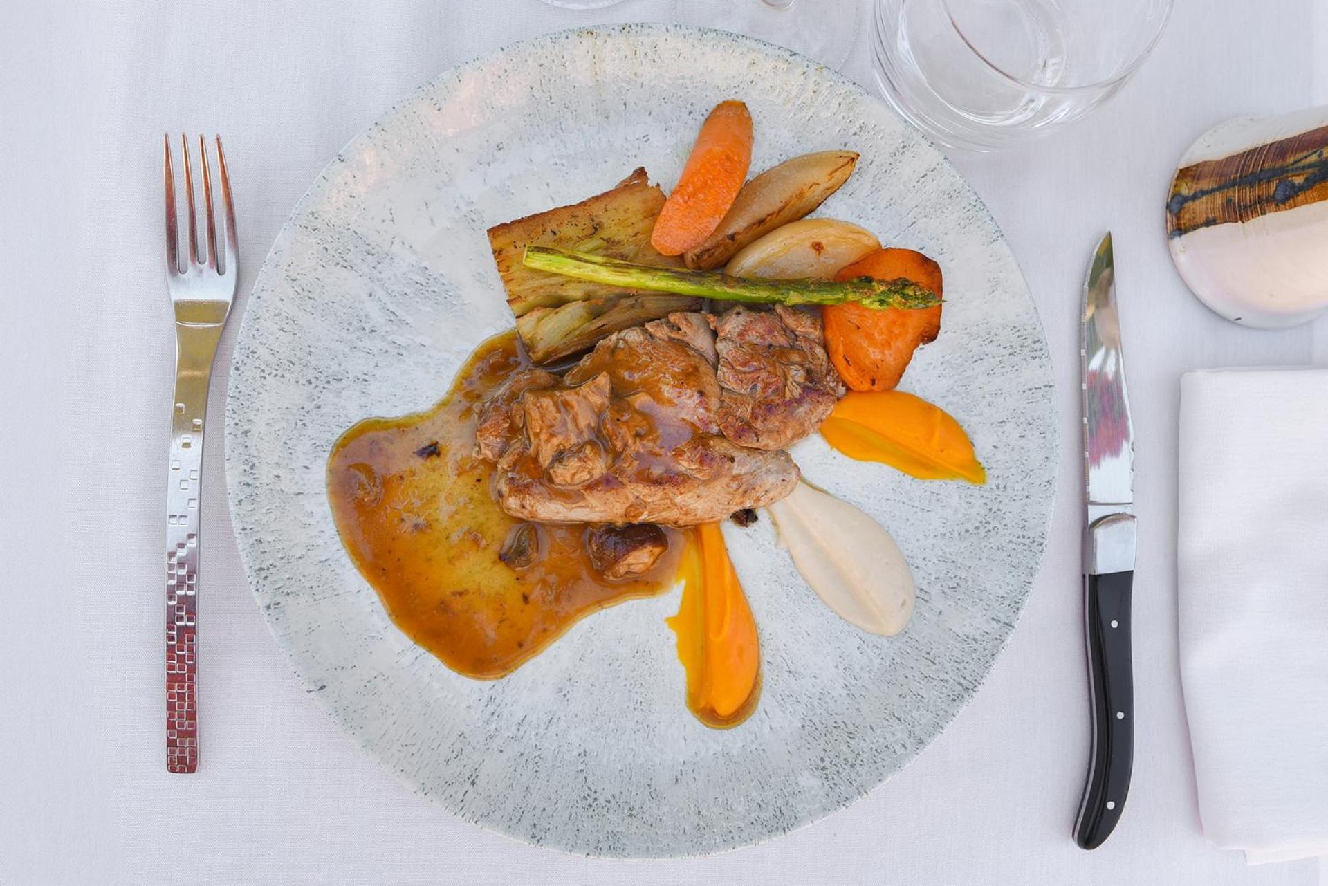 Hotel Restaurant Le Relays Du Chasteau - Logis Hotel Brousse-le-Chateau 外观 照片