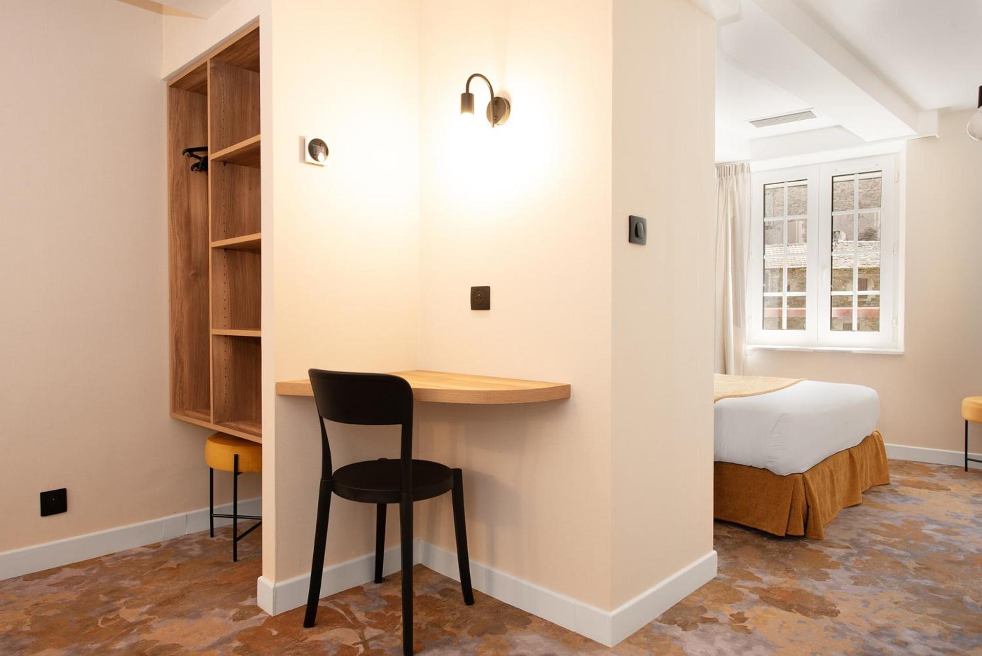 Hotel Restaurant Le Relays Du Chasteau - Logis Hotel Brousse-le-Chateau 外观 照片