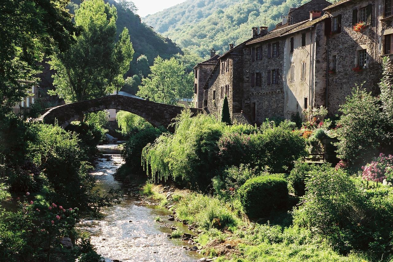 Hotel Restaurant Le Relays Du Chasteau - Logis Hotel Brousse-le-Chateau 外观 照片